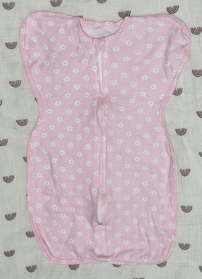 2 Baby swaddles for ₱200 (Category: Babies & Kids Fashion) located in Pateros City. Submitted by Mixed.Selection (Listing ID 1427026534, Image 2). Description: 🚚 Shipping via (J&T / Lalamove / Grab).