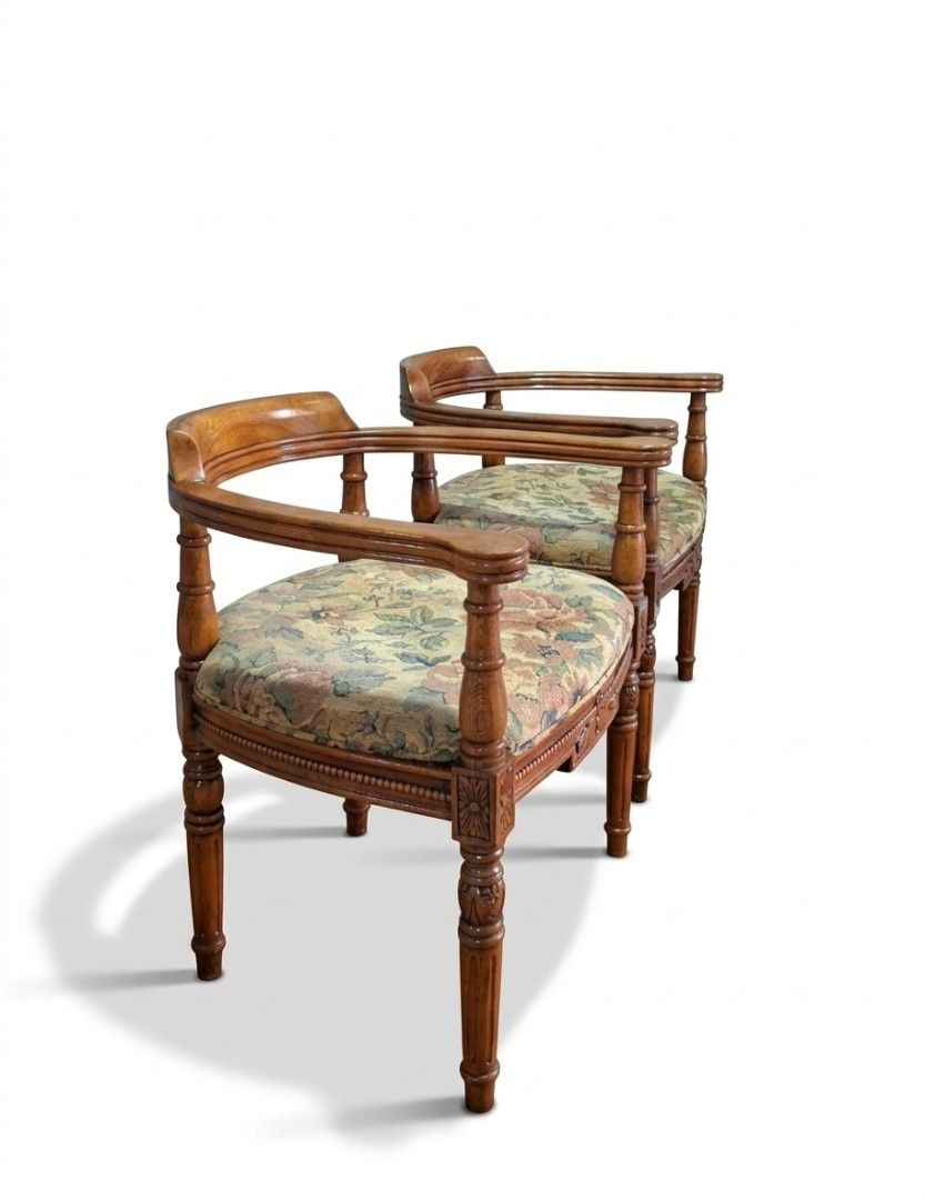 2 pcs antique chairs (Category: Chairs) located in Bulacan. Submitted by duncayow (Listing ID 1466041452, Image 2). Description: v!ber me po di ako makareply dahil sa quota nasa profile ko po.