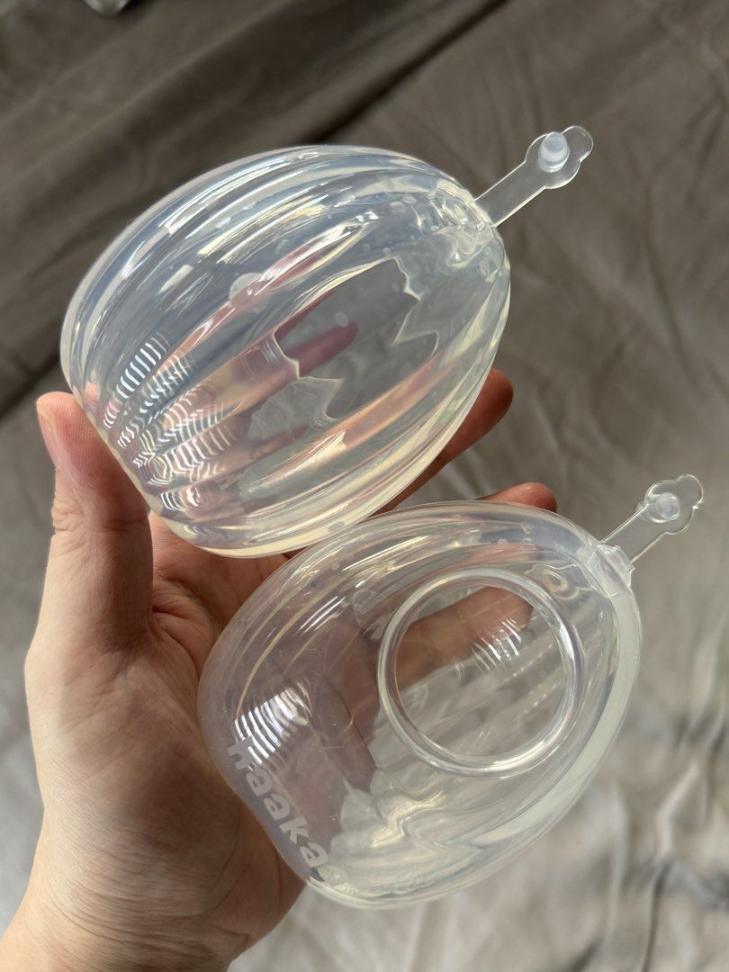 2 pcs Haakaa Shell Wearable Silicone Breast Pump 75ml (Category: Breastfeeding & Bottle Feeding) located in Dagupan City. Submitted by _carabels_ (Listing ID 1465957227, Image 2). Description: Authentic Haakaa wearable silicone breast shells/pumps (Set of 2) - Capacity: 2.5 oz / 75 ml each - 100% medical-grade silicone, BPA-free and non-toxic - Wearable and discreet design for hands-free milk collection - Includes original boxes and packaging Rfs
