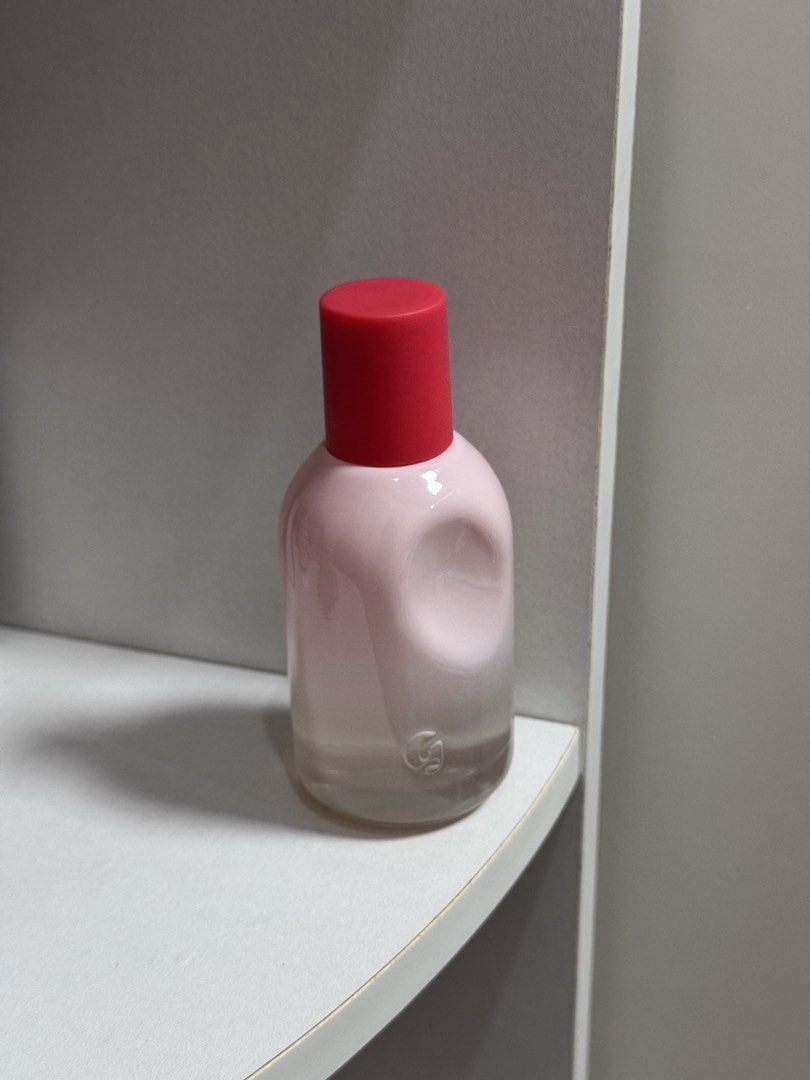 2ml DECANT | Glossier You (Category: Fragrance & Deodorants) located in Malolos. Submitted by xoxoche_n (Listing ID 1466145673, Image 1). Description: Clean, slightly powdery, and blends beautifully with the skin. Perfect if you like perfumes that smell clean, soft, subtle, and expensive without being too strong or smelling overly sweet 💓 Bottle not for sale ‼️ Perfume will be transferred into a 2ml glass spray bottle. .