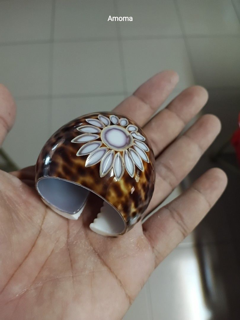 2pcs table napkin holder seashell (Category: Towels, Napkins & Holders) located in Taguig. Submitted by amomaenterprise (Listing ID 1465964340, Image 2). Description: 2pcs table napkin holder made of tiger cowrie seashell with flower design.