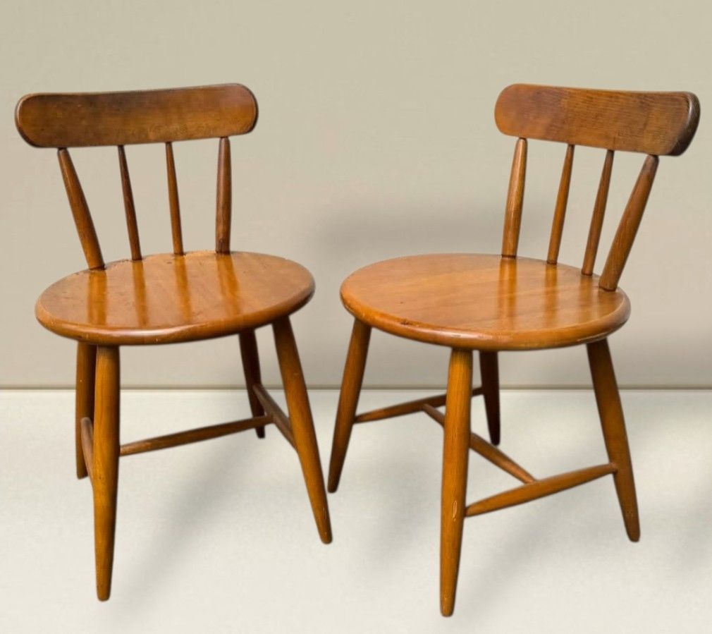 2pcs Vintage Windsor Style Chairs (Category: Chairs) located in Quezon City. Submitted by dannikkishoppe2 (Listing ID 1466150350, Image 1). Description: 2pcs Vintage Windsor Style Chairs ‼️₱6500‼️ In good condition - minor signs of use Please manage your expectations as there might be minimal flaws. Color may vary due to lighting, it may appear darker or lighter in person. Check photos first before buying. Please refrain from purchasing if you ar