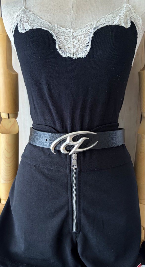 3. Reversible Mens Leather Belt (Category: Belts) located in Quezon City. Submitted by wagwagan_ukay_blues (Listing ID 1466026573, Image 2). Description: From Japan In good used condition Please expect signs of usage hole Size -36”-40” Overall -43” Width -1.2” Novaliches Qc.