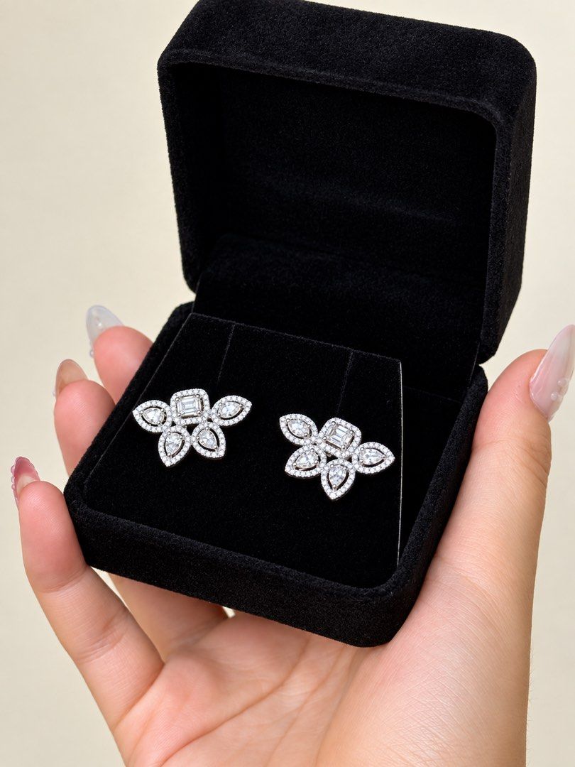 3-Way Earrings (Category: Earrings) located in Tarlac. Submitted by eunajewels (Listing ID 1466112044, Image 1). Description: 2.5 carats Natural Diamonds F-G color VVS-VS clarity 6.43 grams 18k white gold Japan Setting With IGS Certificate.