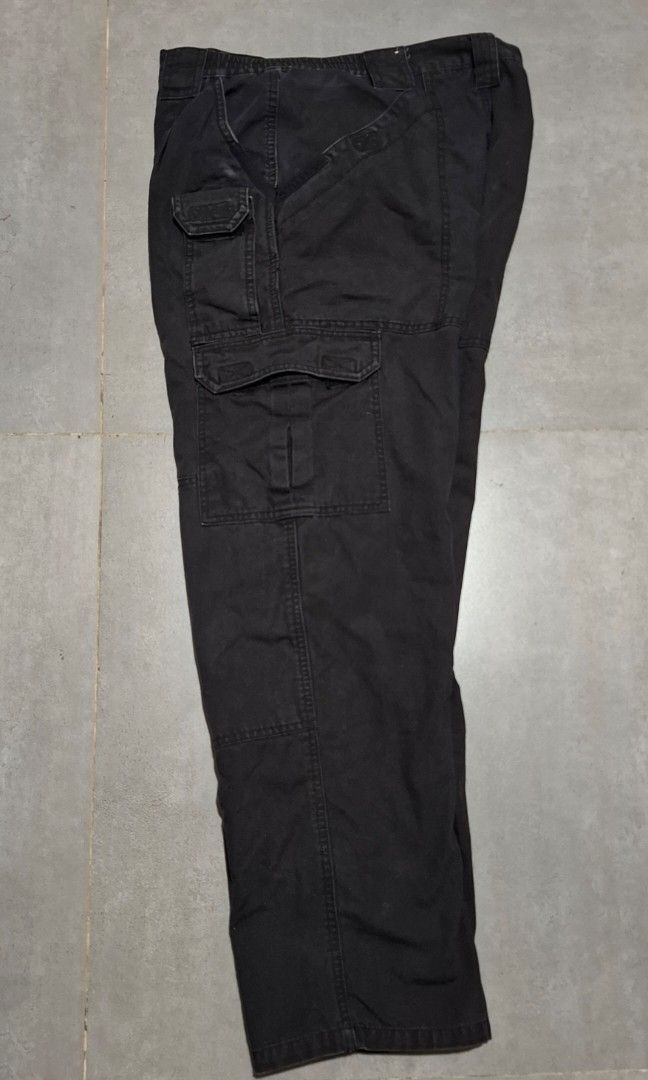 5.11 black tactical cargo pants (Category: Jeans) located in Rizal. Submitted by marcothrifts (Listing ID 1466068207, Image 3). Description: 5.11 black tactical cargo pants WAIST: 30" LENGTH: 39" COLOR RATE : 9.8/10 LEG OPENING: 8.5" VERYGOOD CONDITION.