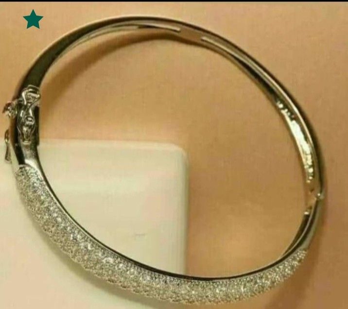 5ct round cut VVS1D Diamond Bangle 14k whitegold (Category: Body Jewelry) located in Manila. Submitted by jewel808 (Listing ID 1466029747, Image 3). Description: 5ct round cut VVS1D Diamond Bangle 14k whitegold.