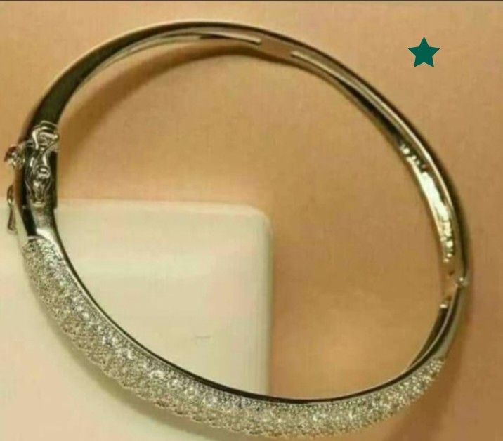 5ct round cut VVS1D Diamond Bangle 14k whitegold (Category: Body Jewelry) located in Manila. Submitted by jewel808 (Listing ID 1466029747, Image 2). Description: 5ct round cut VVS1D Diamond Bangle 14k whitegold.
