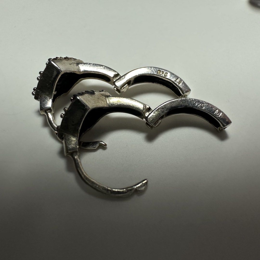 925 silver studded diamond shaped earrings 2.2g (Category: Earrings) located in Pakil. Submitted by primrosehearts (Listing ID 1466127213, Image 3). Description: authentic 925 italy silver with stamping hypoallergenic grams: 2.2g.