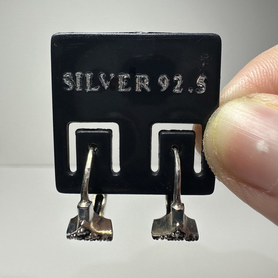 925 silver studded diamond shaped earrings 2.2g (Category: Earrings) located in Pakil. Submitted by primrosehearts (Listing ID 1466127213, Image 2). Description: authentic 925 italy silver with stamping hypoallergenic grams: 2.2g.