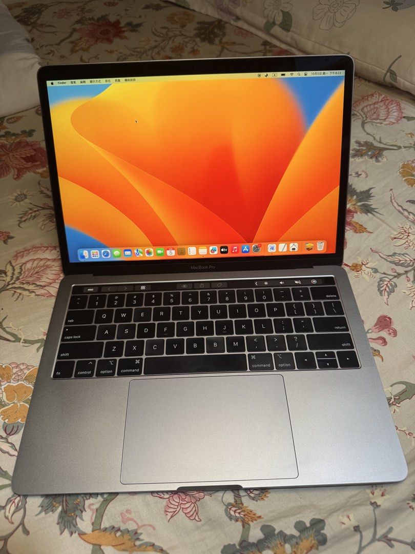 95%新MacBook pro 2018 13吋Retain i5 4核8GB 256GB Four thunderbolt