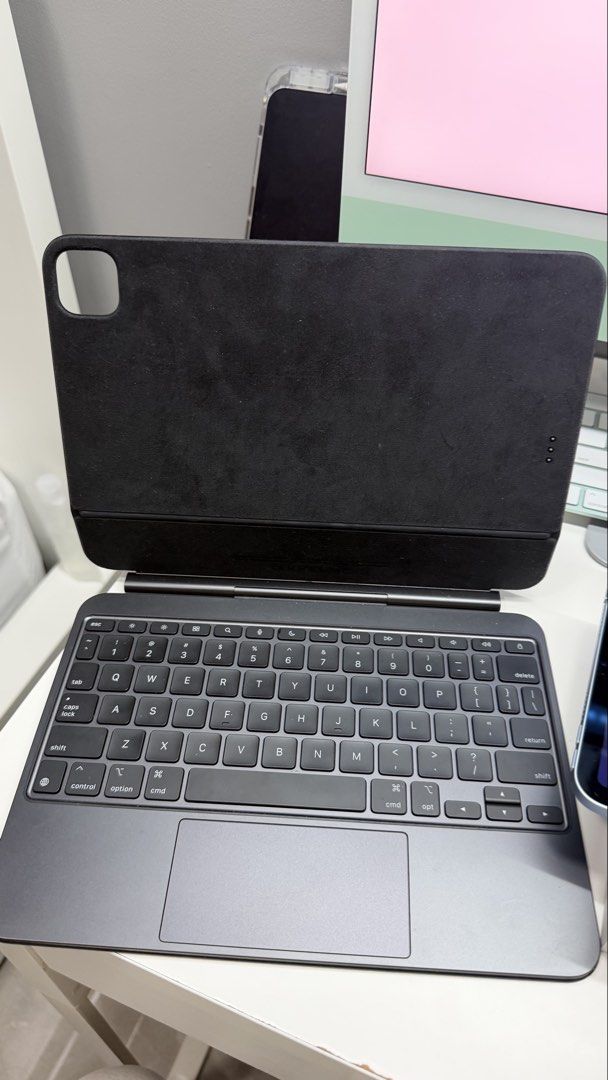 Apple Magic Keyboard for iPad Pro 11-inch (M4/M5 Compatible) (Category: Other Mobile & Gadget Accessories) located in Manila. Submitted by sfmcg (Listing ID 1466046530, Image 1). Description: - Black, no stains - Barely used, bought from Power Mac Vertis North - No box, selling the keyboard only - RFS: Not compatible with current iPad.