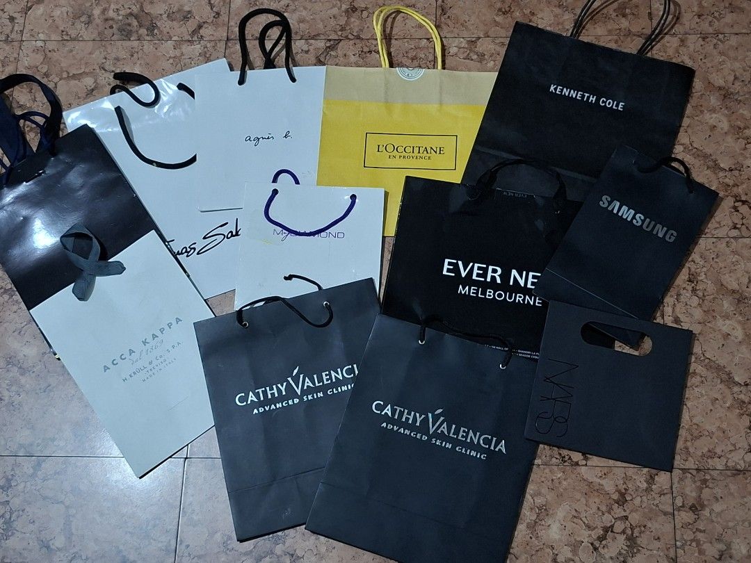 ### 🛍️✨ Assorted Branded Paper Bags – 12pcs (Category: Looking For) located in Taguig. Submitted by authprelovedonlineshop1 (Listing ID 1466070131, Image 1). Description: ### 🛍️✨ Assorted Branded Paper Bags – 12pcs **Excellent Condition! 🤎** - 🛍️ **Assorted branded paper bags** - **12pcs total** - **Excellent condition** - Various brands, designs, and sizes - Perfect for **gifting, packaging, display, or storage** - 💰 **Take all 12pcs for on
