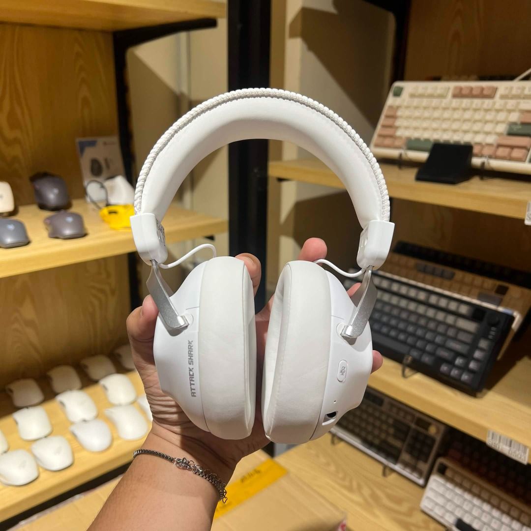 🎧 ATTACK SHARK L50 PRO TRI-MODE WIRELESS GAMING HEADSET (Category: Other Accessories) located in Manila. Submitted by gigaware (Listing ID 1465981915, Image 3). Description: 🎧 ATTACK SHARK L50 PRO TRI-MODE WIRELESS GAMING HEADSET 💲 ONLY ₱2,149 RETAIL 📦 Wholesale & Bulk Discounts Available! 🔸 Specifications: ▪️ Tri-Mode Connectivity — Bluetooth 5.3 / 2.4GHz / Wired ▪️ 53mm Driver Unit ▪️ 30ms Wireless Audio Latency ▪️ 1100mAh Battery ▪️ Detac