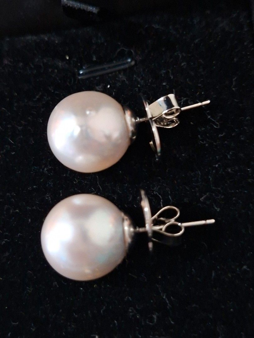 🤍✨ Authentic South Sea Pearl Earrings (Category: Earrings) located in Taguig. Submitted by authprelovedonlineshop2 (Listing ID 1466019604, Image 2). Description: ### 🤍✨ Authentic South Sea Pearl Earrings **Vintage Pieces! 🦪✨** - 🦪 **Authentic South Sea Pearl Earrings** - **Vintage pieces** - 📏 Approximately **13.5mm** - **Micro-plated finish** - Beautiful natural luster and character - ⚠️ Pearls have **natural imperfections**, including mino