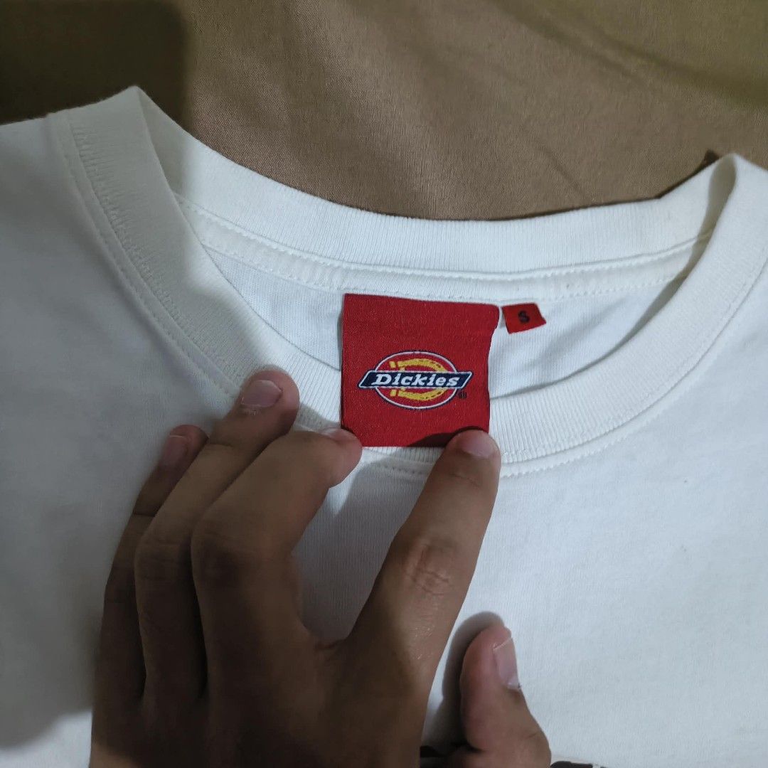 🔥 Dickies t-shirt (Category: Formal Shirts) located in Manila. Submitted by wiseflower_e82c5a (Listing ID 1465963684, Image 2). Description: 💯Authentic Dickies 💯 good condition 💯no scam 💯legit 💯no issues.