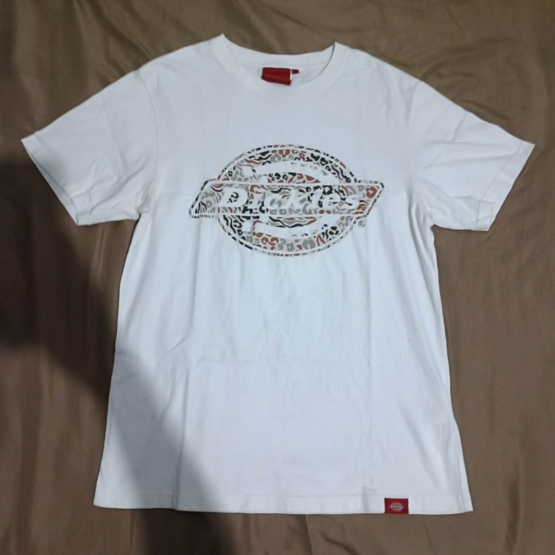 🔥 Dickies t-shirt (Category: Formal Shirts) located in Manila. Submitted by wiseflower_e82c5a (Listing ID 1465963684, Image 1). Description: 💯Authentic Dickies 💯 good condition 💯no scam 💯legit 💯no issues.