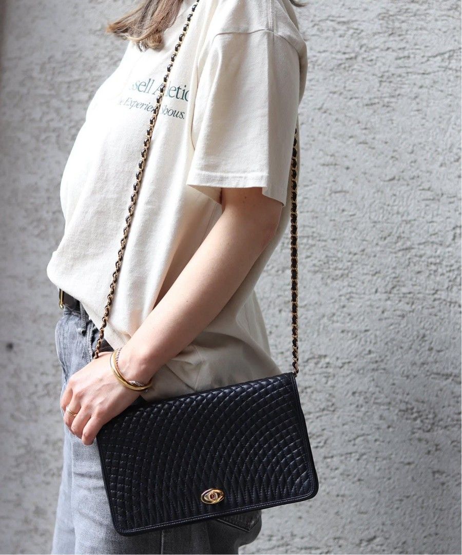 ❣️ Cheapest Guaranteed Authentic Bally Chain Bag ❣️ (Category: Luxury Bags & Wallets) located in Quezon City. Submitted by mbluxefindsbymaria-09396697492 (Listing ID 1466069810, Image 1). Description: 💓Onhand & Ready Lalamove‼️ 📍Location: Bayani Street Quezon City Near PUREGOLD QI. MUST HAVE‼️ WHAT YOU SEE IS WHAT YOU GET‼️ ❣️💋💥 🖇️ PLEASE NOTE 📝 ❌No cancellations of orders. ✅Payment first policy. 💸 ✅BPI payment only. 💳 ✅Strictly NO RESERV