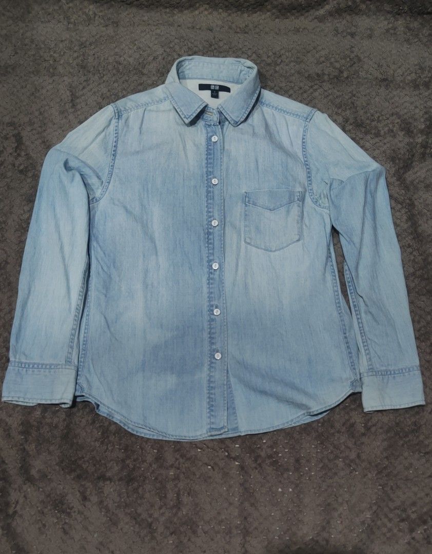 ✨ KOREAN-INSPIRED CASUAL, EVERYDAY ESSENTIAL ✨ (Category: Longsleeves) located in Cagayan de Oro. Submitted by thrift_ko_lang1523 (Listing ID 1466092724, Image 2). Description: Elevate your everyday outfit with this UNIQLO Women’s Light Blue Denim Long Sleeve 💙 Perfect for that clean, minimalist Korean-style look—easy to pair with trousers, jeans, skirts, or your favorite sneakers. ☕ Perfect for coffee dates, casual errands, weekend strolls, and