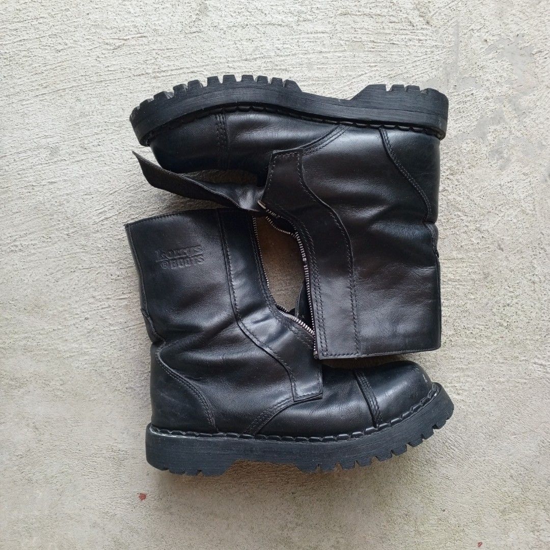 💥 LORRYS steel toe work boots customized with a front zipper (Category: Boots) located in Baguio. Submitted by jethrift2600 (Listing ID 1466060804, Image 1). Description: 💥 LORRYS steel toe work boots (customized) 💥 📌 Customized with a front zipper 📌Very heavy boots but super comfy to wear 📌Issue indicates in pics 📌good alternative for guidi PL2,PL3, or creeper boots front zip! 📌 Leather solid quality meyn Size: 43 eur, 10us Loc🏠: BAGUIO