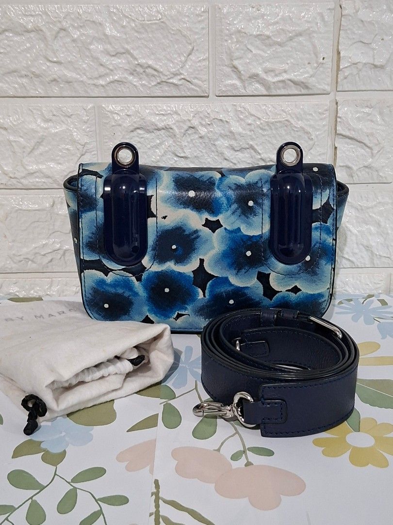 💙 Marc by Marc Jacobs Crossbody Bag (Category: Cross-body Bags) located in Taguig. Submitted by authprelovedonlineshop2 (Listing ID 1466012116, Image 1). Description: ### 💙 Marc by Marc Jacobs Crossbody Bag **Guaranteed Authentic! ✨ Comes with Dust Bag** - **Marc by Marc Jacobs Crossbody Bag** - **Very good condition** - 💙 Color: **Skipper Blue** - 100% **Cow Leather** - Beautiful blue floral pattern - Structured design with utilitarian hardwa
