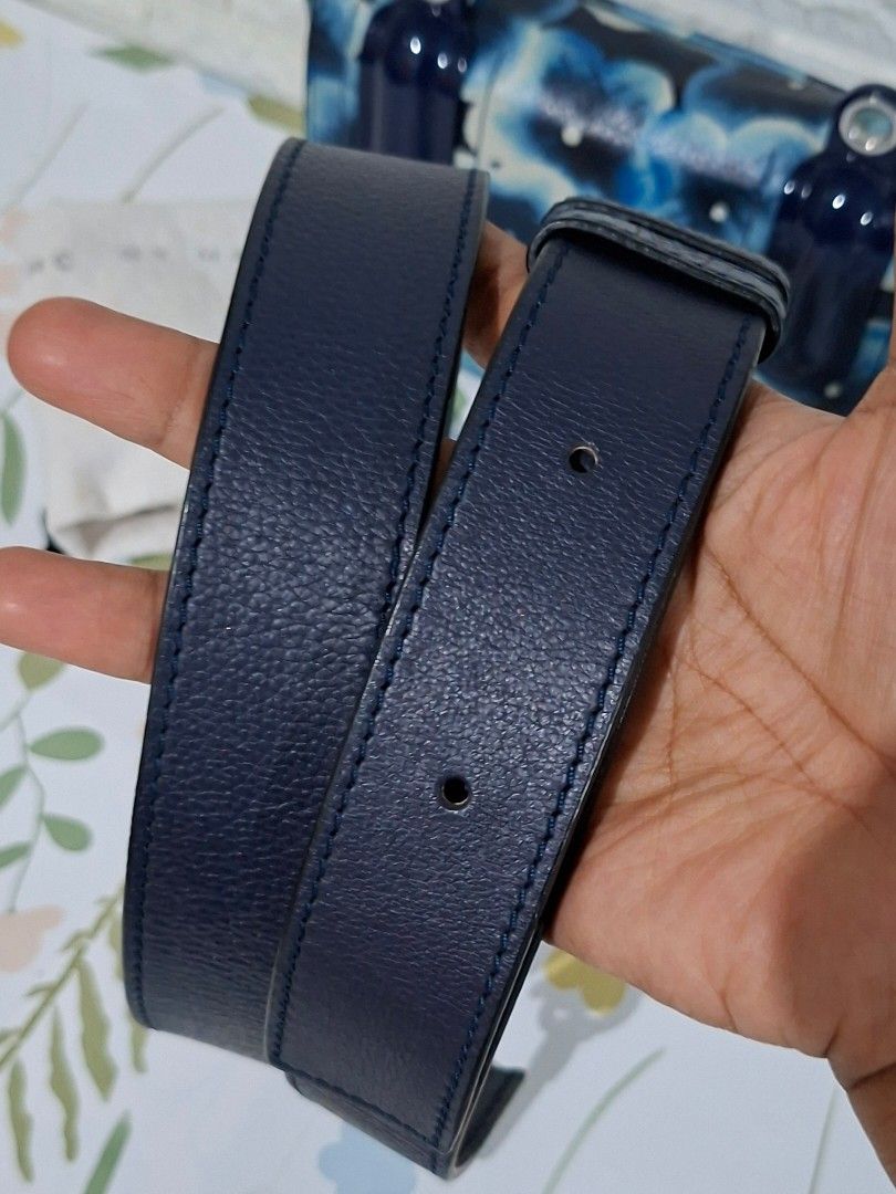 💙 Marc by Marc Jacobs Crossbody Bag (Category: Cross-body Bags) located in Taguig. Submitted by authprelovedonlineshop2 (Listing ID 1466012116, Image 3). Description: ### 💙 Marc by Marc Jacobs Crossbody Bag **Guaranteed Authentic! ✨ Comes with Dust Bag** - **Marc by Marc Jacobs Crossbody Bag** - **Very good condition** - 💙 Color: **Skipper Blue** - 100% **Cow Leather** - Beautiful blue floral pattern - Structured design with utilitarian hardwa
