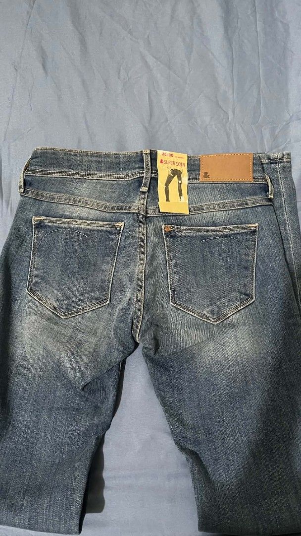 & Super SQIN Super Low Super Slim Jeans (Category: Jeans) located in Mandaluyong City. Submitted by aeriiicrochet (Listing ID 1466051096, Image 3). Description: - Brand: Super SQIN - Wash: Blue wash - W25-26 -L37-38 - Condition: Brand new with original paper tags attached.