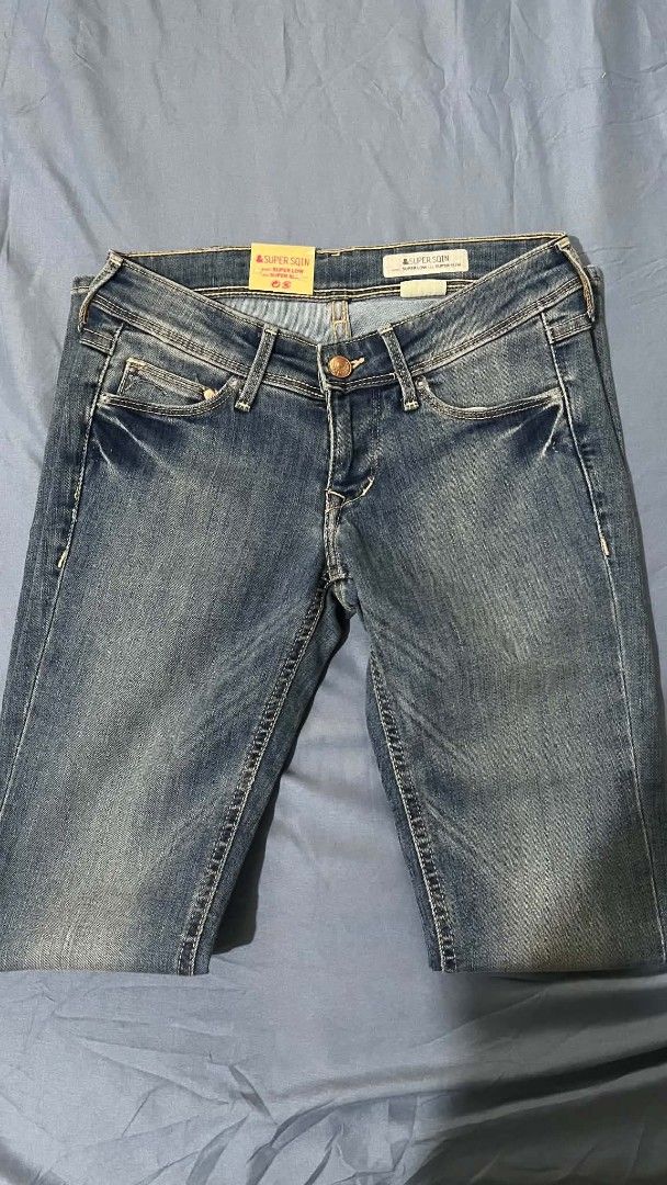 & Super SQIN Super Low Super Slim Jeans (Category: Jeans) located in Mandaluyong City. Submitted by aeriiicrochet (Listing ID 1466051096, Image 1). Description: - Brand: Super SQIN - Wash: Blue wash - W25-26 -L37-38 - Condition: Brand new with original paper tags attached.