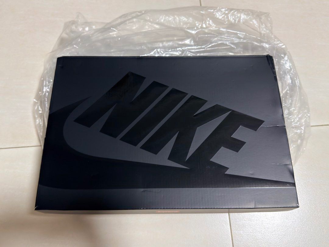 [全新有單] Supreme X Nike Air Force 1 Low US9.5 購自 日本 渋谷 Supreme （分類：波鞋）位於 Hong Kong。 由 samngsam 提交（商品編號 1466015625，圖片 5）。簡介： - Size US Men 9.5, UK 8.5, EUR 43, CM 27.5 - Nike x Supreme Air Force 1 Low White (AF1) - 期間限定，全新有單 - 購自日本渋谷Supreme 只收PayMe/現金+只限面交(交收地點可再約)。