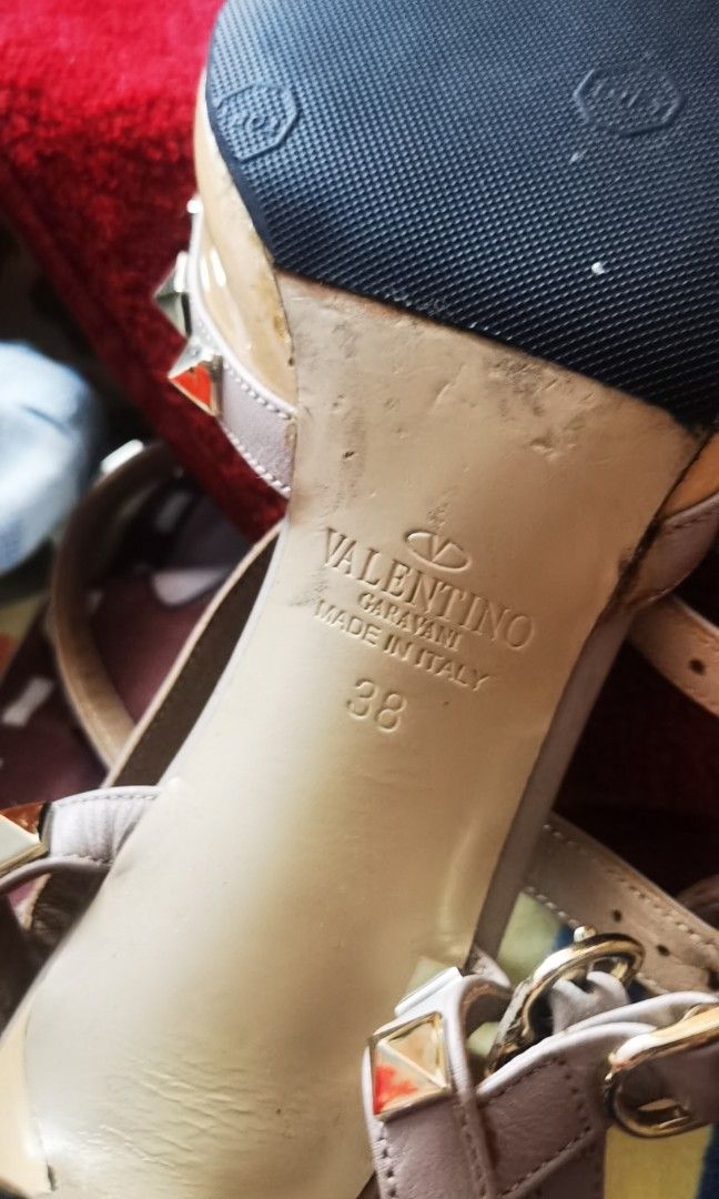 💯 VALENTINO GARAVANI Rockstud ankle strap pump (Category: Sneakers & Footwear) located in Cainta. Submitted by phengaying (Listing ID 1466016959, Image 3). Description: Original valentino garavani rockstud ankle strap pump, size 38 or Us6, best for slim feet, 6.5cm heels, double ankle strap with metal rockstud designs. With free balenciaga Red dustbag. Flaws: ✌️ patent leather is a bit yellowish tan in color, 👌 with Black ink stain at the left 