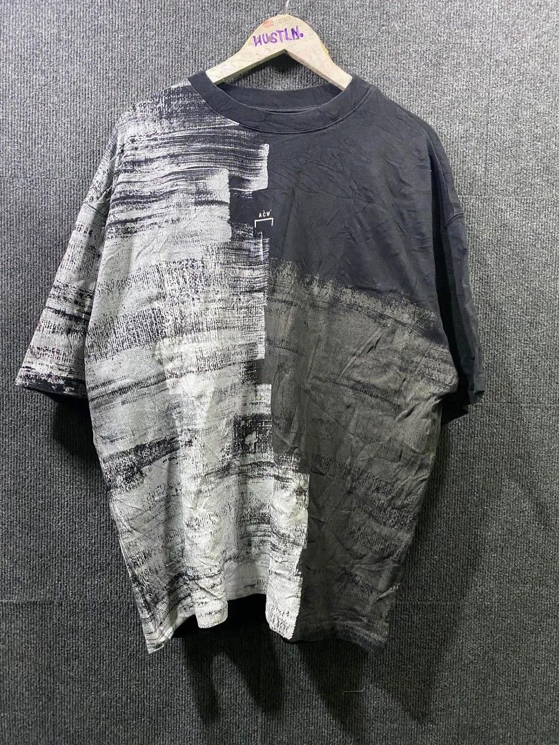 A COLD WALL (Category: Tshirts & Polo Shirts ) located in Surallah. Submitted by unending_archive (Listing ID 1466105582, Image 1). Description: size small boxy fit.