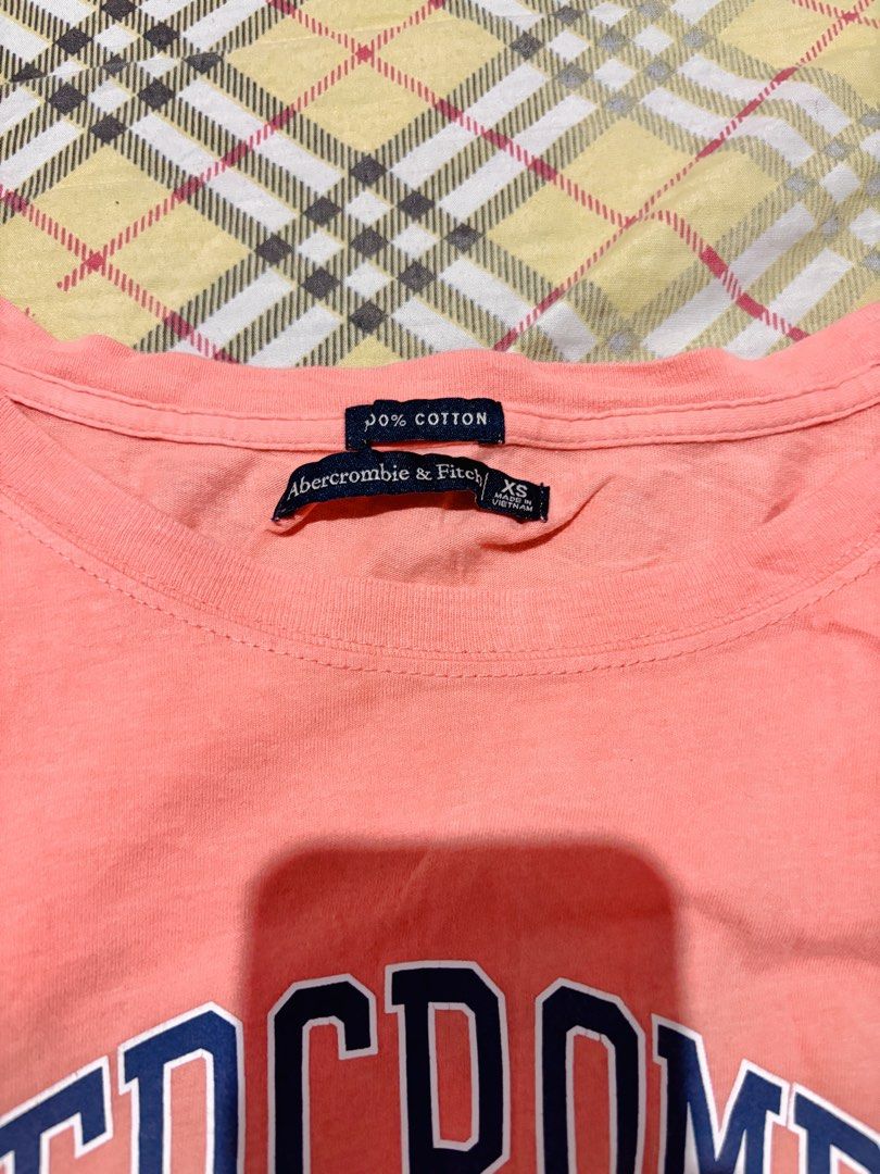 Abercrombie Crop Shirt (Category: Coats, Jackets and Outerwear) located in Manila. Submitted by erxm.thrift (Listing ID 1466098726, Image 2). Description: .