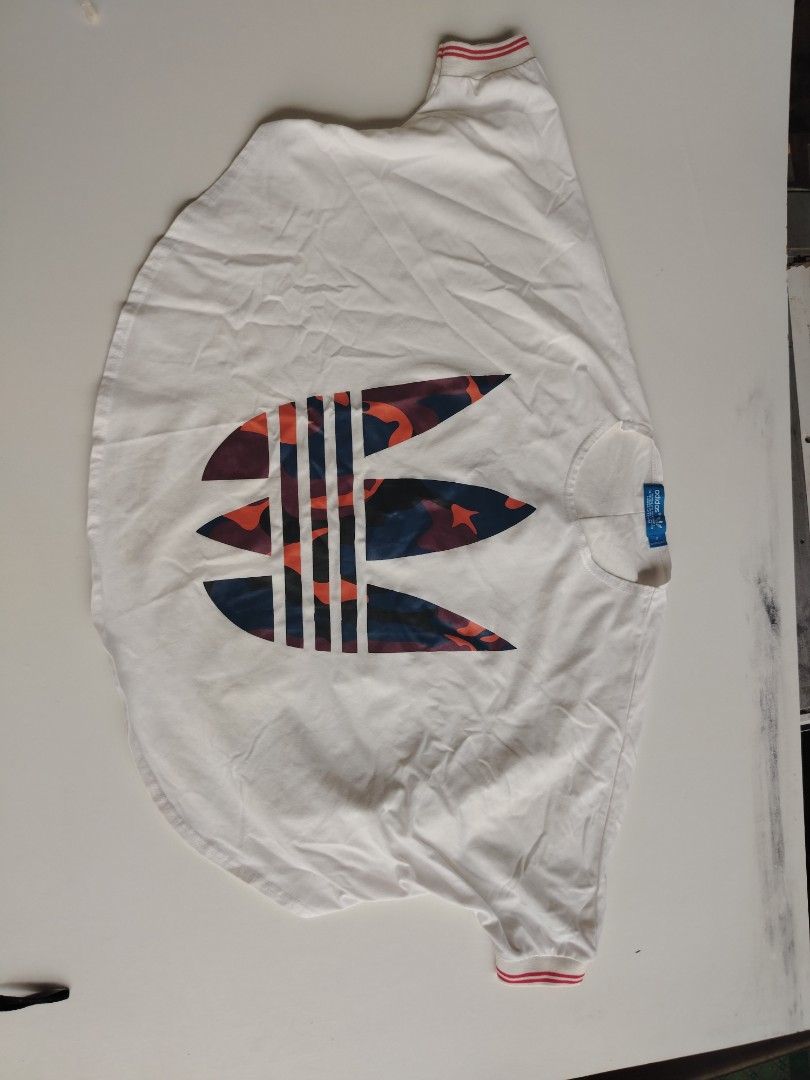 Addidas original tee (Category: Shirts) located in Manila. Submitted by rockandrolly (Listing ID 1466153191, Image 2). Description: Adidas Originals Tee — Size S ✔️ 100% Authentic ✔️ Camo Trefoil big logo ✔️ Red trim sleeves ✔️ Clean, well-maintained ✔️ Size S — relaxed cut ✔️ Blue tag — genuine Originals.
