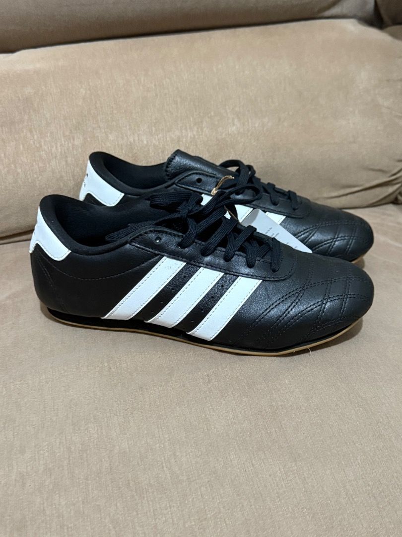 ADIDAS 7.5 (Category: Sneakers) located in Mandaluyong City. Submitted by aizhaaya15295 (Listing ID 1466004588, Image 1). Description: Brand new adidas No box .