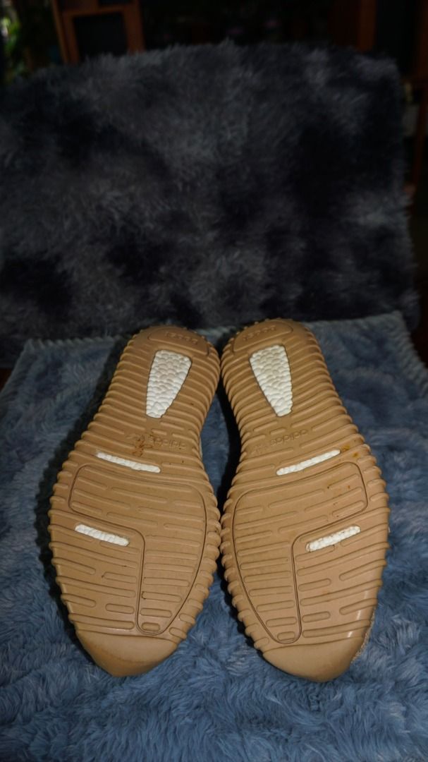 Adidas FW15 YEEZY BOOST 350 (Category: Sneakers) located in Lucena. Submitted by erikj27 (Listing ID 1466051009, Image 3). Description: No box from Thrift Store (ukay-ukay) - Model: Adidas FW15 YEEZY BOOST 350 - Colorway: Ash Stone (highly versatile, matches any casual outfit) - Size: US 10 /EUR 43 - Upper: Primeknit with monofilament side stripe and classic rope laces - Sole: Ribbed gum sole with visible Boost cushioning unit - Condition: Clean 