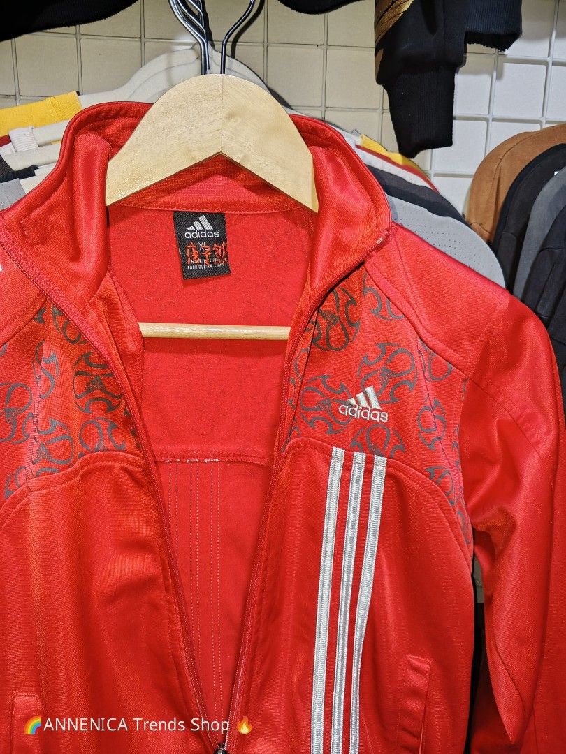 ADIDAS KIDS TRACK JACKET (Category: Babies & Kids Fashion) located in Bulacan. Submitted by annenicathriftthriftlang (Listing ID 1466102375, Image 3). Description: 🔥 ADIDAS KIDS TRACK JACKET 🔥 Legit / Original - Pang porma ni bagets! ✅ DETAILS: Brand: Adidas - Legit Model: Tribal All Over Print Track Top - KIDS Size: XL on tag (KIDS) - Fit 8-10 yrs old / Small adult babae pwede Color: Red - ganda pa kulay, no fade Condition: 9.5/10 - Excellent,