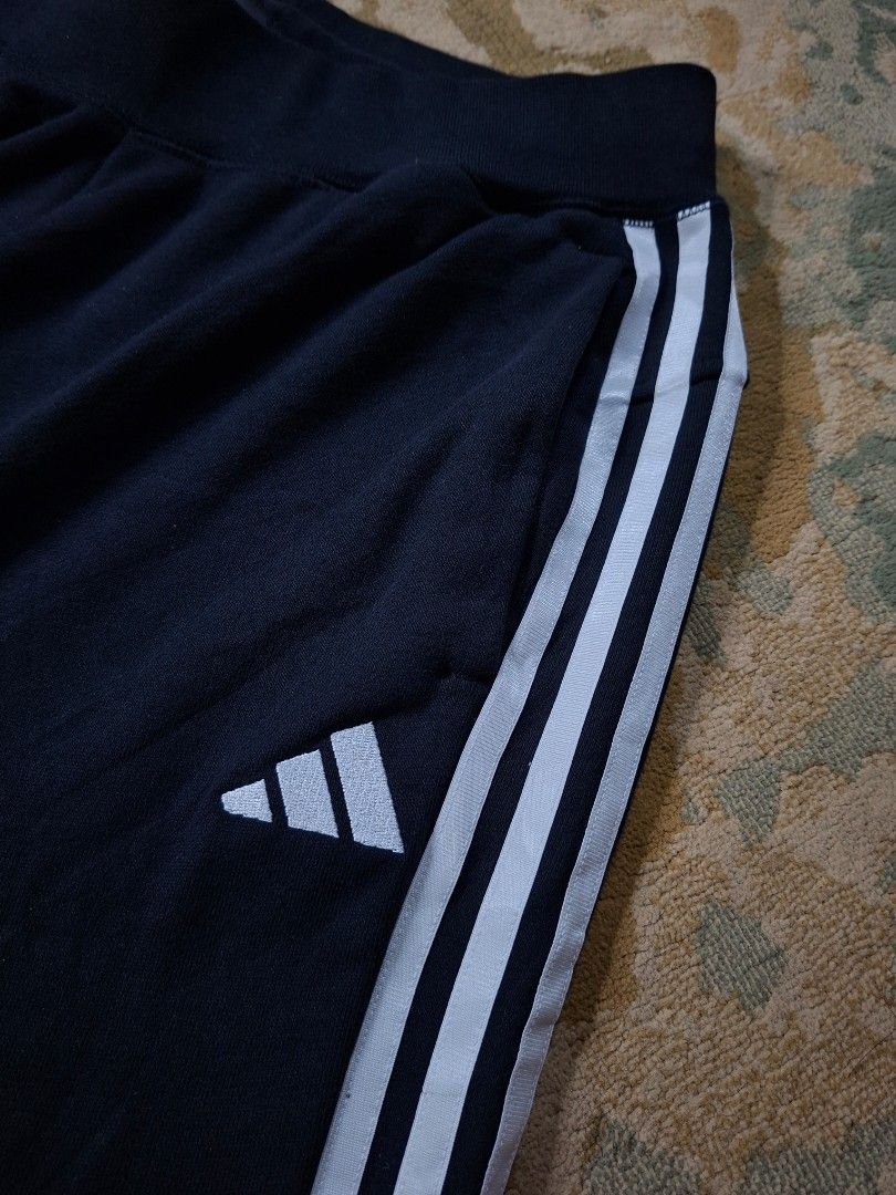 Adidas mountain logo jogger pants (Category: Joggers) located in Tagaytay City. Submitted by joselito_acosta (Listing ID 1466134198, Image 3). Description: Adidas mountain logo jogger pants (heavy cotton) As new condition No issues 9.5/10 color rate Small on tag Waistline: 26"-30" Length: 35" Leg opening: 4" Authentic ✅ ✅ ✅ 300+shipping fee only Location: tagaytay Dm to purchase 📩 📩 📩.