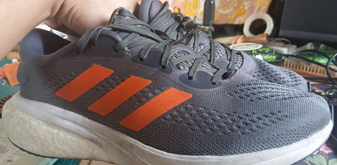 Adidas Supernova 2 Running Shoes (Category: Casual Shoes) located in Makati City. Submitted by brightearth_160a1a (Listing ID 1466027146, Image 1). Description: This is a three year old running shoes with obvious signs of usage especially on the soles. Pati yung tip ng upper sole niya sa toes medyo natatanggal na rin but regluing will fix it. Cleaning this will make it more presentable. The shoes has plenty of remaining mileage as this was not my
