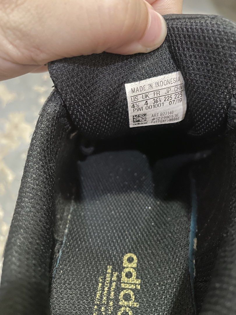 ADIDAS SUPERSTAR II (Category: Casual Shoes) located in Bacoor. Submitted by cee.jayy (Listing ID 1465955717, Image 2). Description: ADIDAS SUPERSTAR II STILL PRESENTABLE SIZE: 36-38 (size 38 ako kasya sakin) ISSUE: NEED LANG PATAHI YUNG SA FRONT MAKIKITA NAMAN SA PICS ₱400ONLY 📍BACOOR CAVITE.
