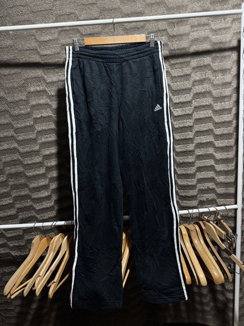 Adidas sweatpants (Category: Joggers) located in Bulacan. Submitted by OG_Domsthrift (Listing ID 1466044904, Image 1). Description: Adidas sweatpants As new Medium On tag Waistline:30-38 Length:41 Leg hole:9 No issue Color rate:9.8/10.