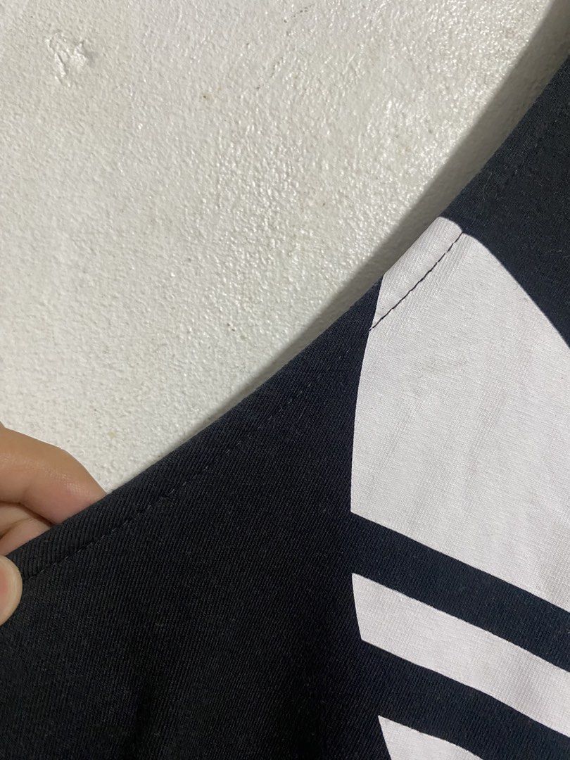 ADIDAS TANK TOP (Category: Tshirts & Polo Shirts ) located in Caloocan City. Submitted by alexahvaldez (Listing ID 1465965254, Image 3). Description: 18 width 26 length like new condition no issue dm your best offer📲.