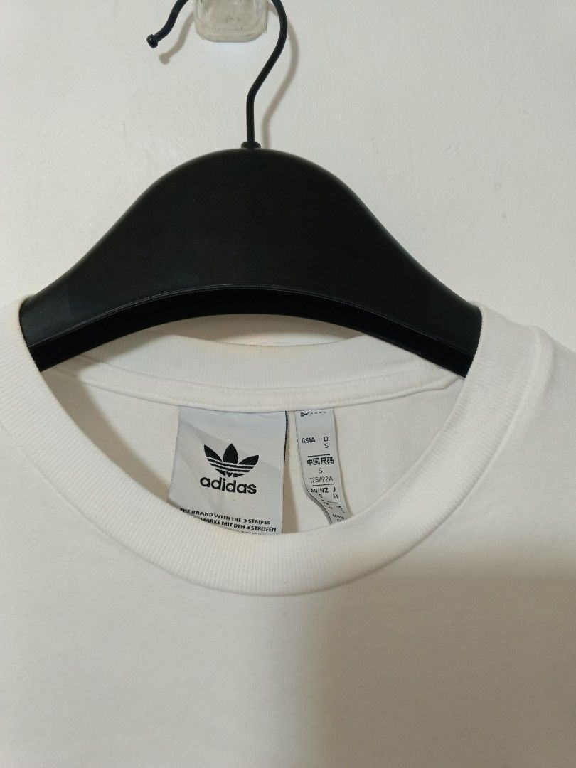 Adidas Tee (Category: Tshirts & Polo Shirts ) located in Cebu City. Submitted by authenticgrids (Listing ID 1466081109, Image 2). Description: Adi Das Graphic Printed Tee Excellent/ Like New Condition ✨ Size on Tag Small 🏷️ Best Fit Small- Medium Dimensions Width 19 inches Length 27 inches DM us for more details 📥📥📥📥📥📥📥.