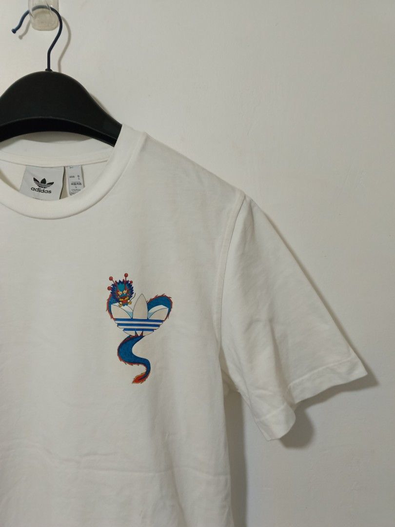 Adidas Tee (Category: Tshirts & Polo Shirts ) located in Cebu City. Submitted by authenticgrids (Listing ID 1466081109, Image 3). Description: Adi Das Graphic Printed Tee Excellent/ Like New Condition ✨ Size on Tag Small 🏷️ Best Fit Small- Medium Dimensions Width 19 inches Length 27 inches DM us for more details 📥📥📥📥📥📥📥.