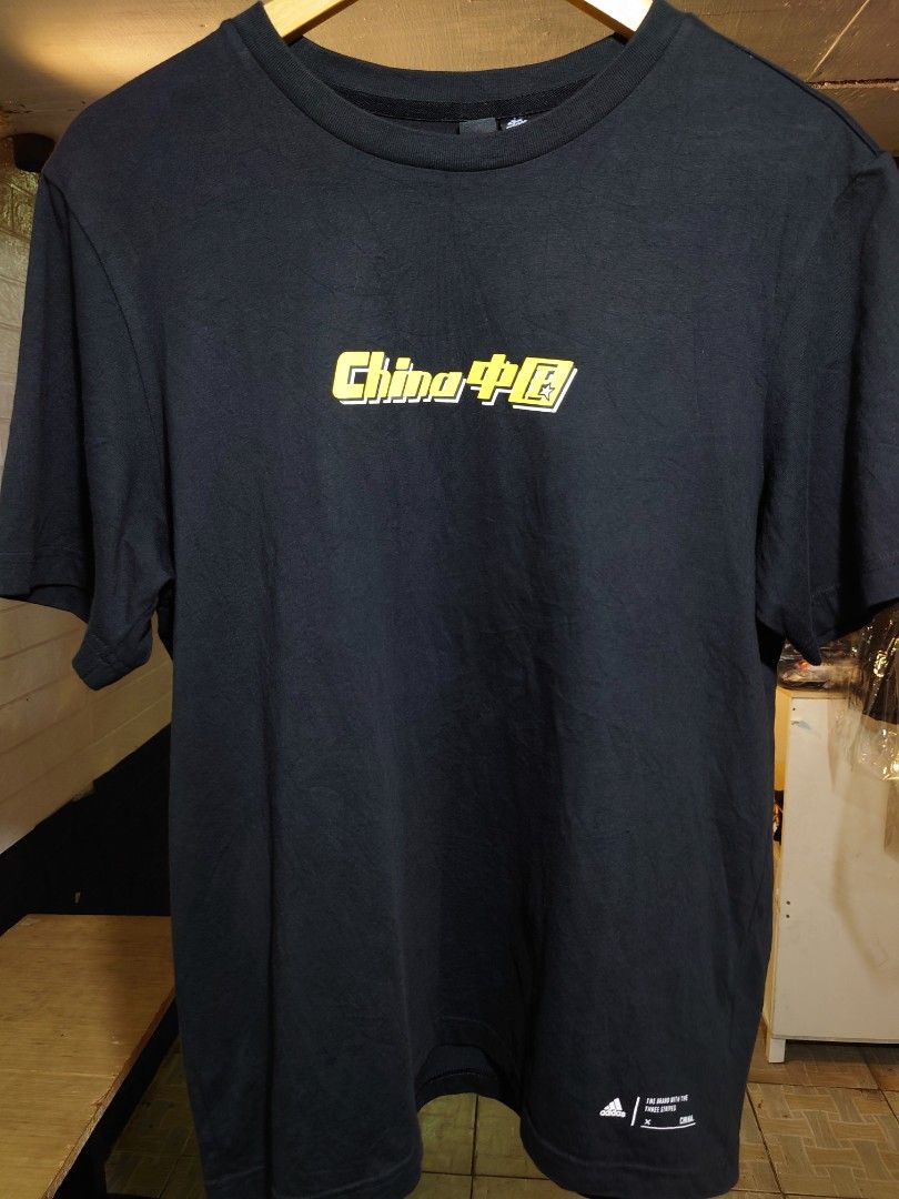 Adidas tshirt thrift (Category: Tshirts & Polo Shirts ) located in Paranaque City. Submitted by emzeicool48572 (Listing ID 1466060473, Image 1). Description: Size: Medium to semi large (21x27 inch) Material: Cotton Color: Black color rate: 9.5/10 Condition: 9.5/10 📍Tambo Paranaque 💸Payment: Pay Maya only 📦🚚 Delivery: Lalamove or j&t (order mo book mo) No return policy Buy at your own risk Don't expect too much from this product, it's just a S