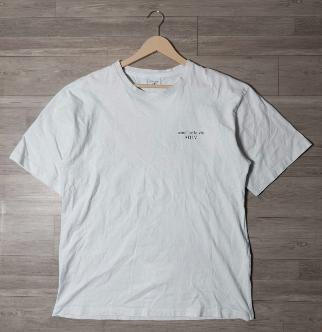 ADLV CLASSIC BASIC LOGO TEE - WHITE 🤍 (Category: Tshirts & Polo Shirts ) located in Manila. Submitted by ztfirtfritz (Listing ID 1466089284, Image 1). Description: ADLV CLASSIC BASIC LOGO TEE - WHITE 🤍 LEGIT ✅ SIZE 1 MEASUREMENTS 📏 SHOULDER: 22 SLEEVE: 10 PIT: 23 LENGTH: 29 BEST FIT XL VERY GOOD FLAWS: DOT STAIN 400 + SF.