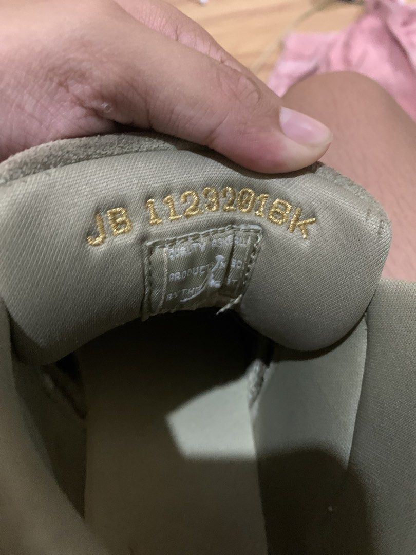 Air Jordan 11 Retro (Category: Dress Shoes) located in Manila. Submitted by cosmicfox.9e70d9 (Listing ID 1466024568, Image 3). Description: Air Jordan 11 Retro Limited Edition .