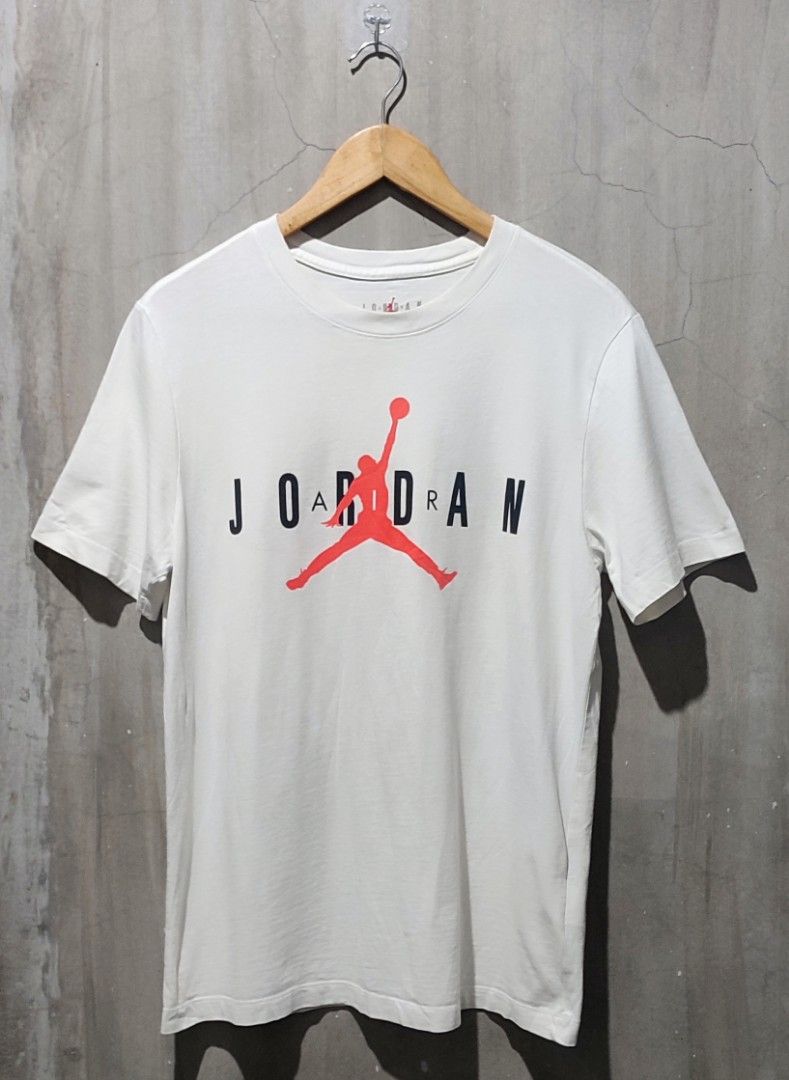 Air Jordan Wordmark Jumpman Logo Tee (Category: Tshirts & Polo Shirts ) located in Solano. Submitted by johnpaulsanmiguel (Listing ID 1466107801, Image 1). Description: SIze L Width 20 Length 27 Good excellent may mga minimal flaws lang na dumi 9.8/10 Authentic.