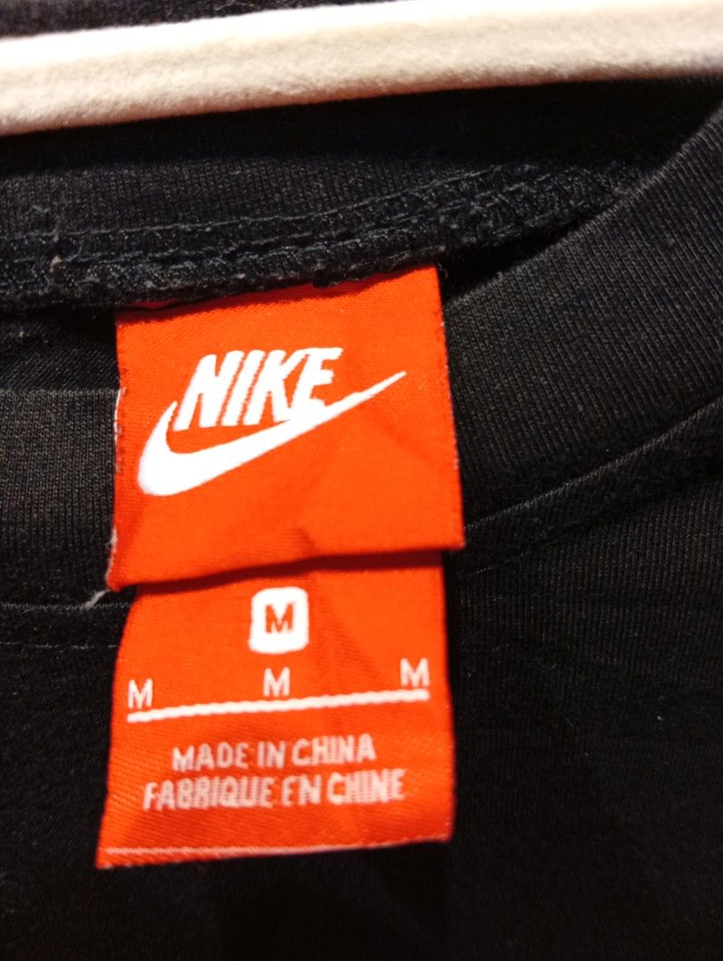 Airmax Tshirt (Category: Tshirts & Polo Shirts ) located in Bulacan. Submitted by ukaybrandedshop (Listing ID 1465980519, Image 2). Description: 🔥 TAG PALANG PANALO NA KAYO DITO 🔥 NIKE MORE AIR - Air Max 97 Sean Wotherspoon SIZE M (Orange Tag) | MADE IN CHINA | LEGIT 100% Details: ✔️ Front: Small Swoosh logo ✔️ Back: Big MORE AIR print with Air Max 97 ✔️ Color: Black na black, no fade ✔️ Print: No crack, buo pa ✔️ Issue: No wash tag (cut) pero 
