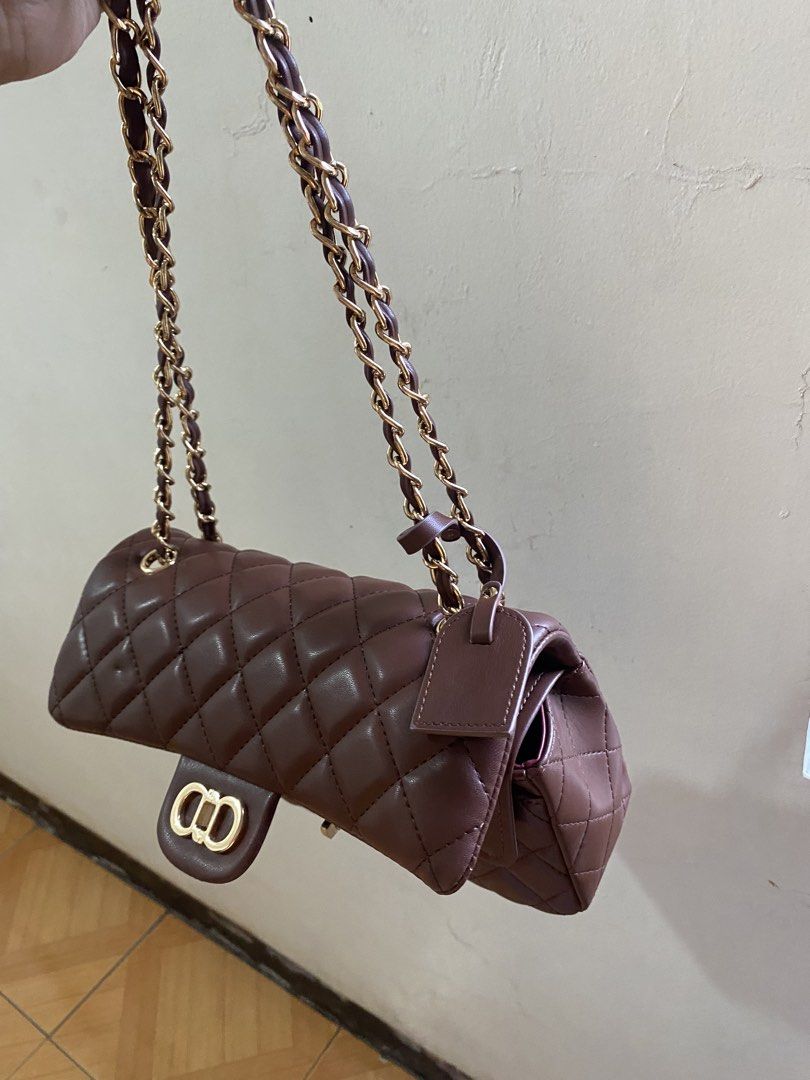 Alberto (Category: Shoulder Bags) located in Pasig City. Submitted by avery4444 (Listing ID 1466151817, Image 3). Description: Alberto bag, good condition. .