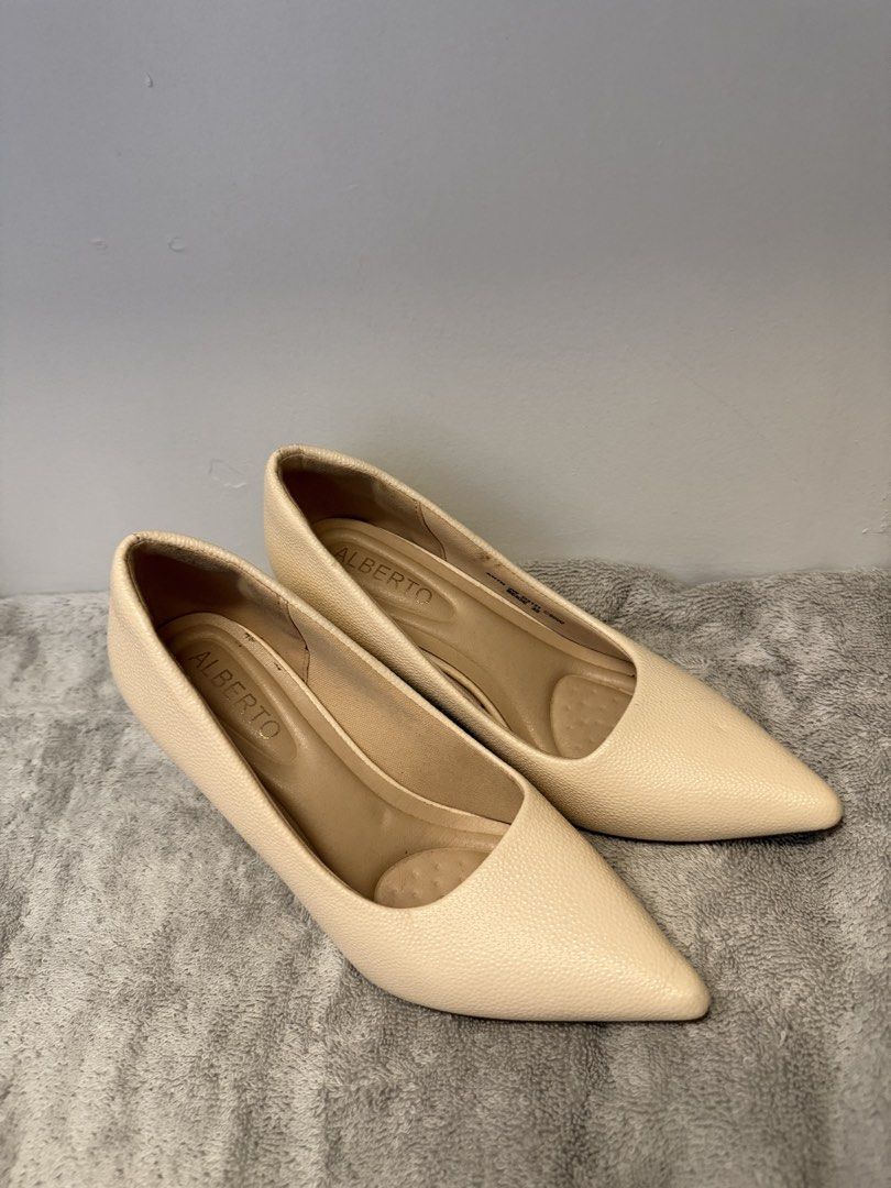 ALBERTO Beige Pointed Toe Heels Size 35 (Category: Heels) located in Santa Rosa. Submitted by alyssa21 (Listing ID 1465954935, Image 1). Description: - Brand/Model: ALBERTO (ANTN 2W D3111 C5000) - Size: 35 - Color: Classic neutral beige - Material: Textured faux leather upper with cushioned insoles for extra comfort - Heel: Elegant kitten heel design - Condition: Soles show light wear from previous use; ideal for workwear and formal outfits.