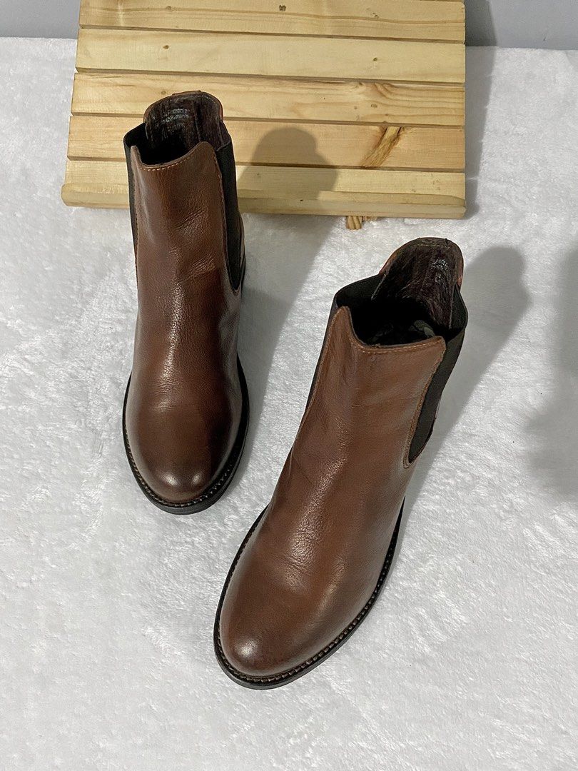 aldo chelsea boots (Category: Boots) located in Bulacan. Submitted by parapapa (Listing ID 1466104730, Image 2). Description: US 6.5 / Euro 37 / 23.5cm.